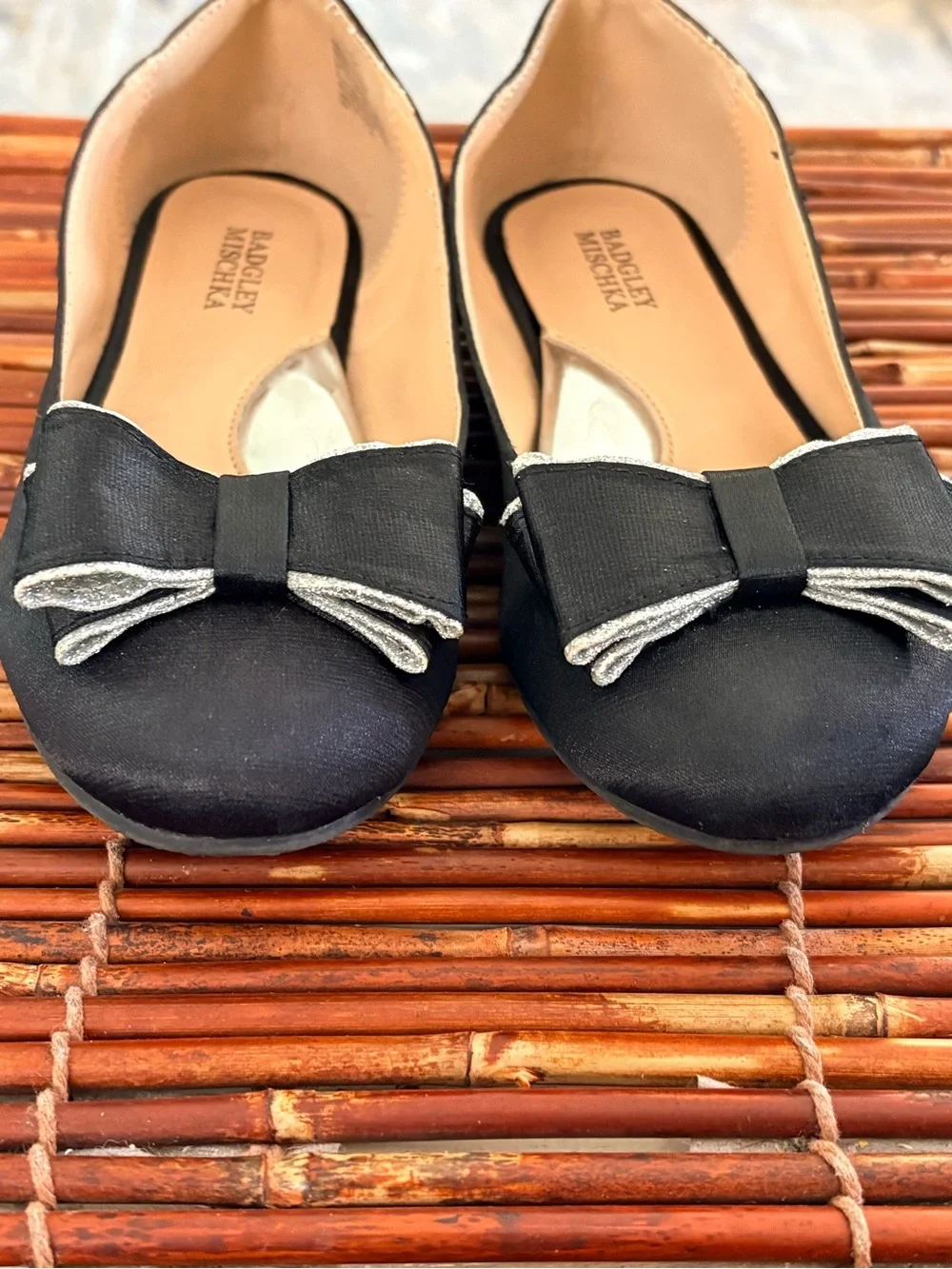 Badgley Mischka Black Satin Bow Flats with Silver Piping Girls Size 1
